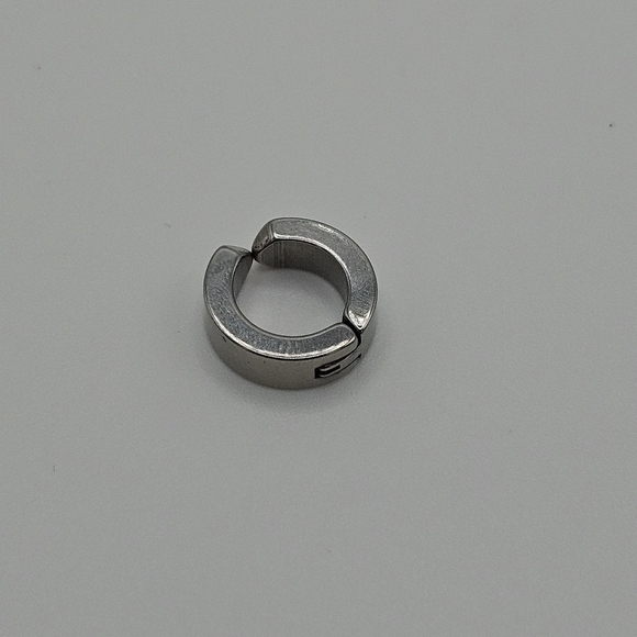 Jewelry - silver tone hinged ear cuff
